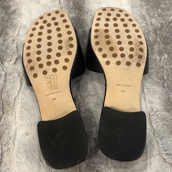 Tory Burch flat black leather sandals - Picture 3 of 3